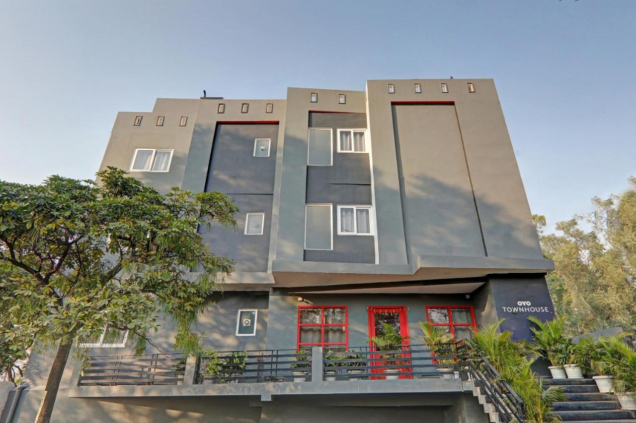 Super Townhouse 139 Ashiyana Smriti Upvan Near Emerald Mall Lucknow Bijnaur المظهر الخارجي الصورة