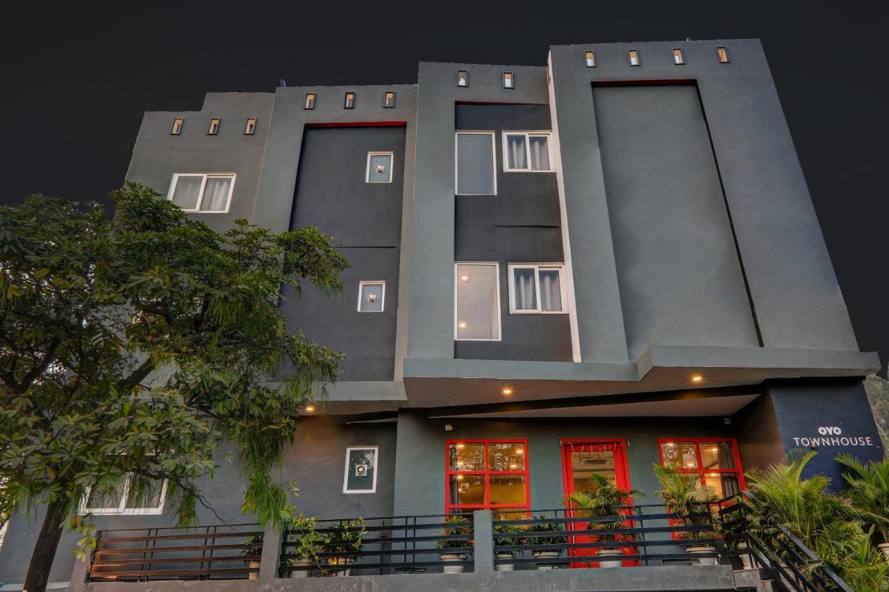 Super Townhouse 139 Ashiyana Smriti Upvan Near Emerald Mall Lucknow Bijnaur المظهر الخارجي الصورة