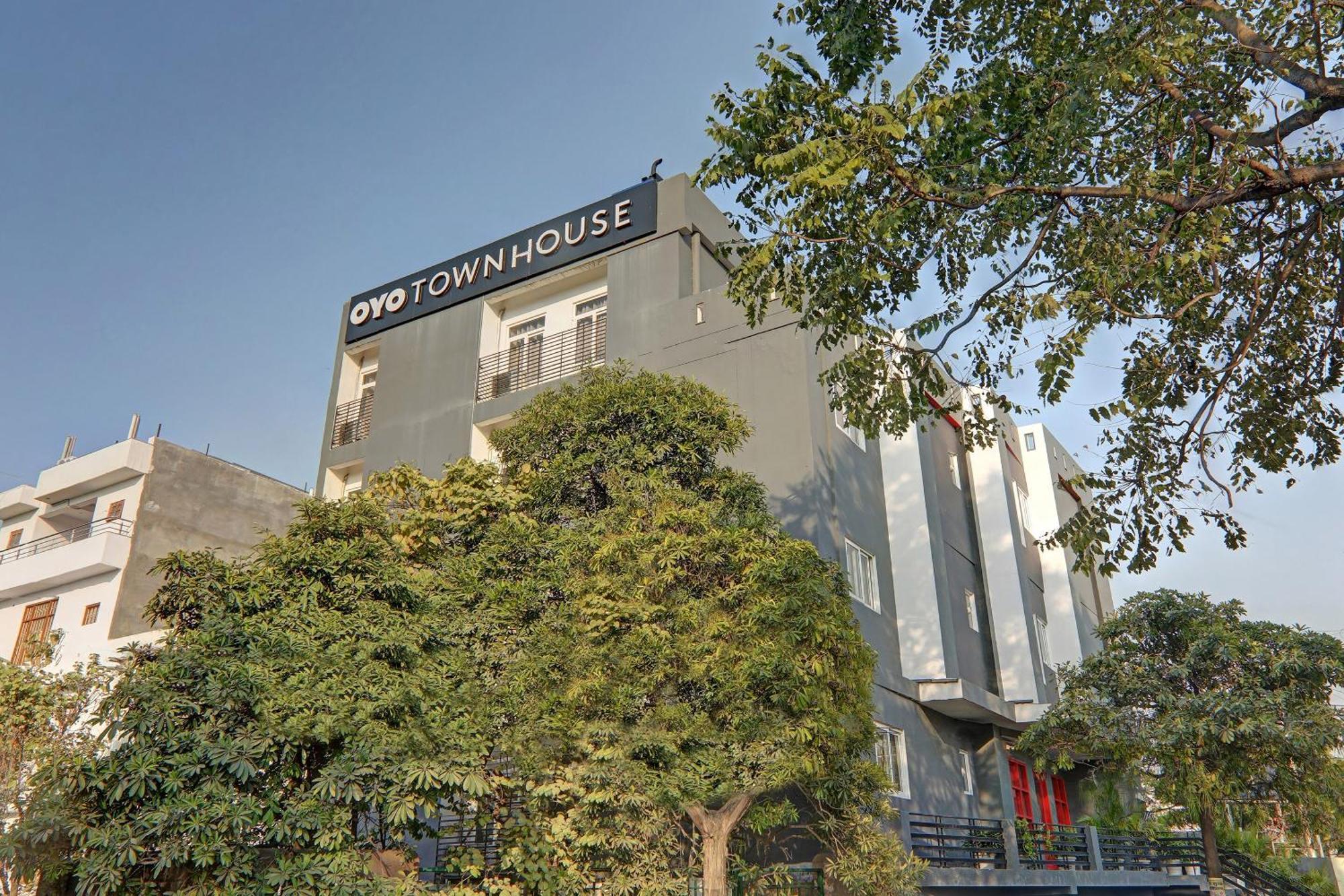 Super Townhouse 139 Ashiyana Smriti Upvan Near Emerald Mall Lucknow Bijnaur المظهر الخارجي الصورة